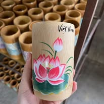Cốc tre khắc tên